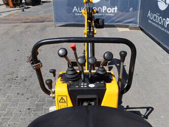 2011-jcb-8008-cts-1450826-47034350