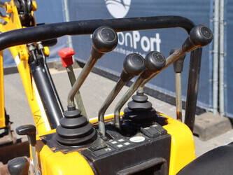 2011-jcb-8008-cts-1450826-47034354