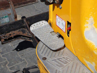 2011-jcb-8008-cts-1450826-47034356