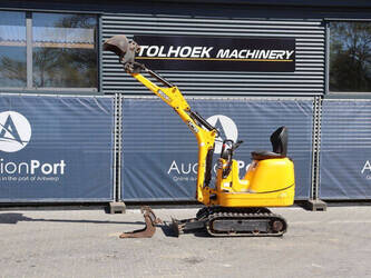 2011-jcb-8008-cts-1450826-47034362