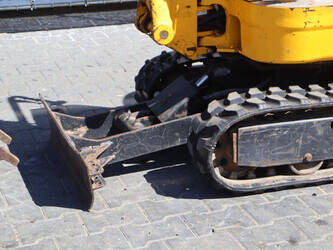 2011-jcb-8008-cts-1450826-47034366