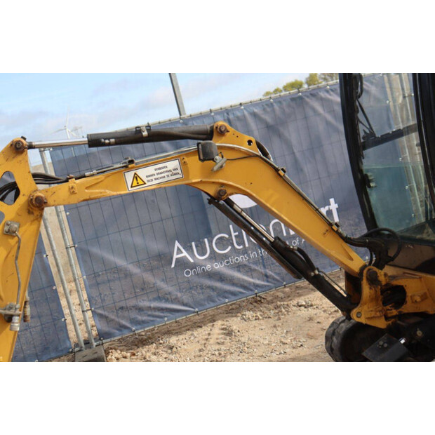 2017 Caterpillar 301.7D-47034749