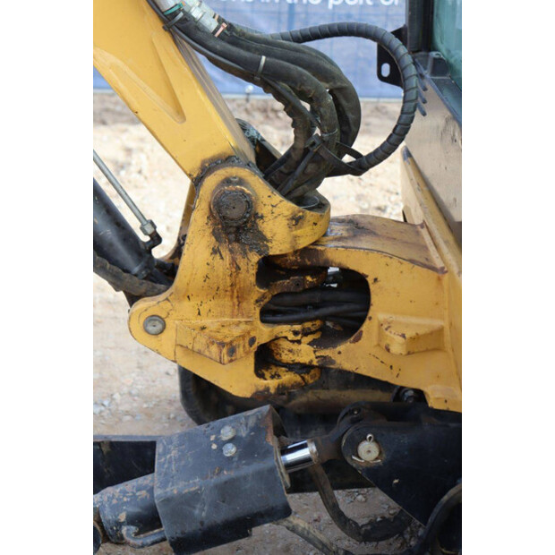 2017 Caterpillar 301.7D-47034757