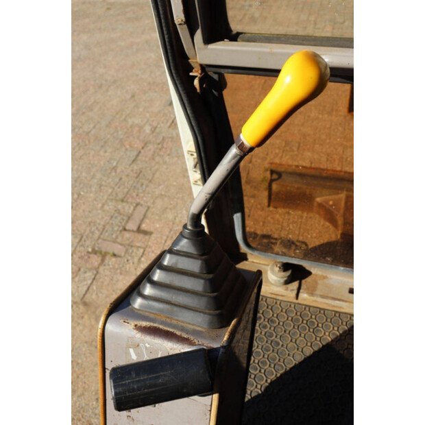 TAKEUCHI TB025-47034908