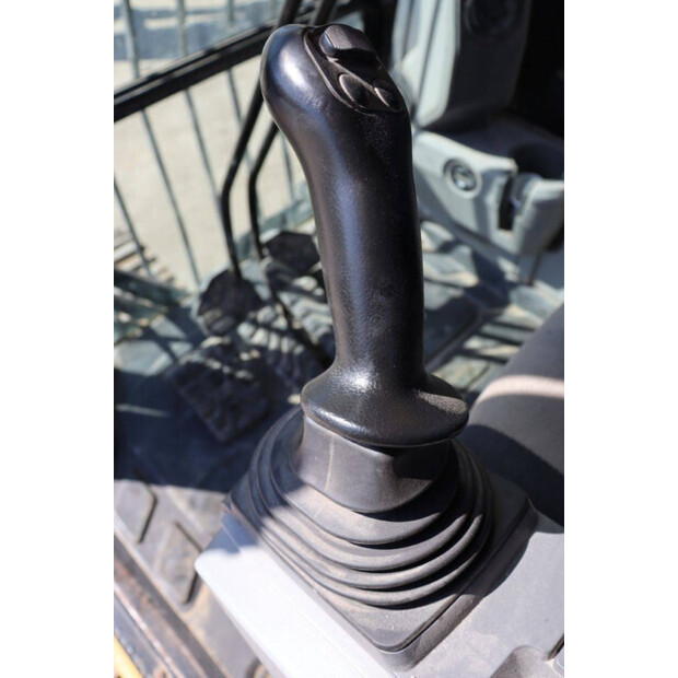 2018 كاتربيلر 326FL-47037065