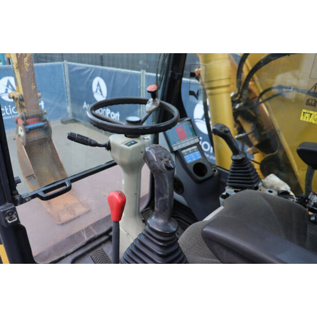 2011 Komatsu PW148-47037672