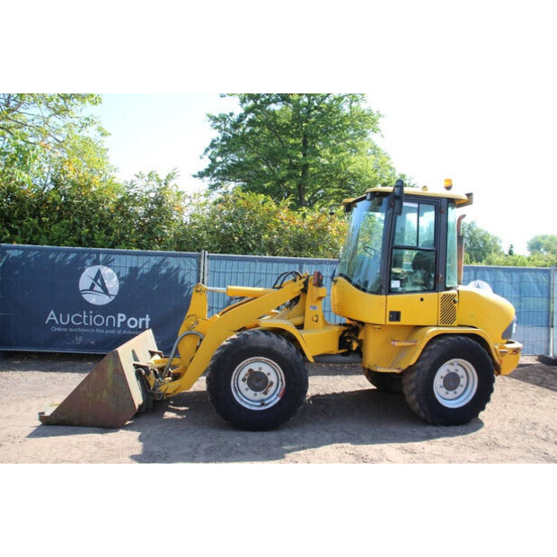 2004 فولفو L30B-Z/X-47039817
