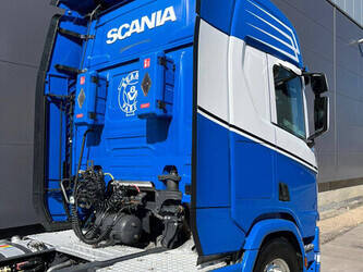 2021-scania-r530-v8-47040381