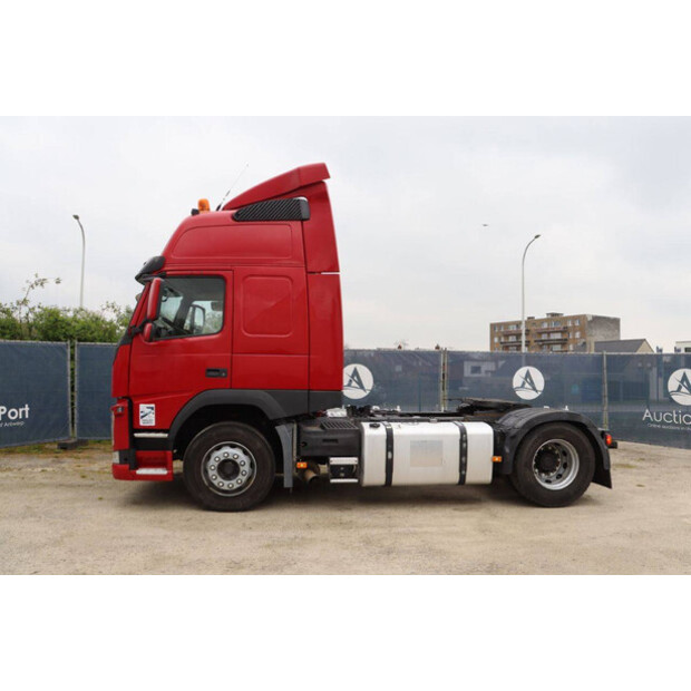 2015 فولفو FM-47040468