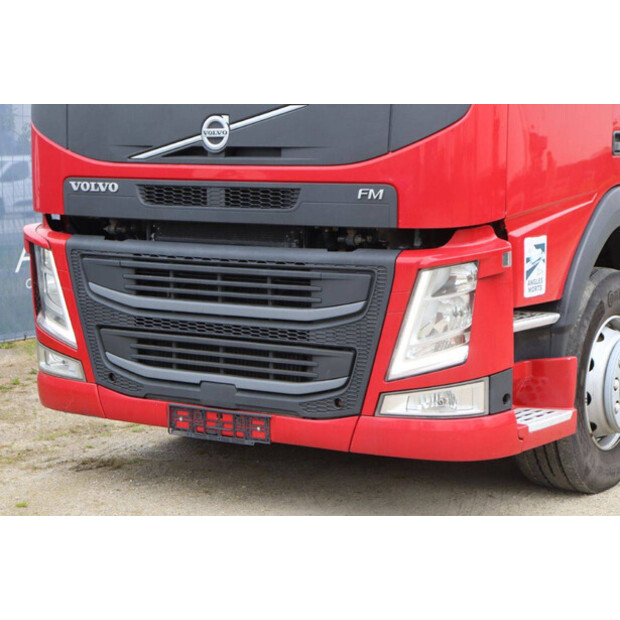 2015 فولفو FM-47040476