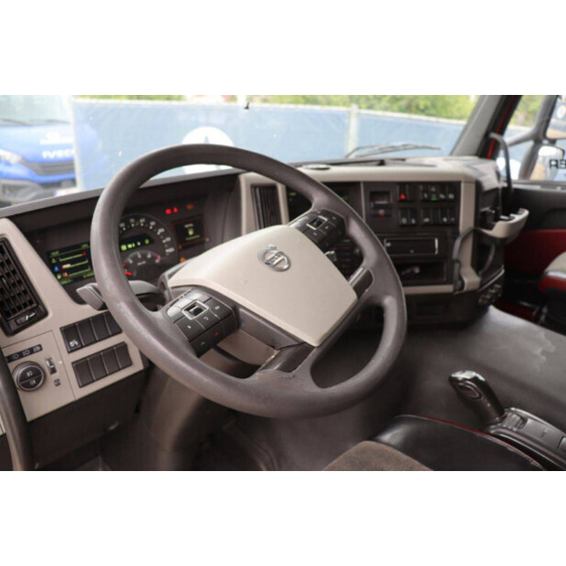 2015 فولفو FM-47040493