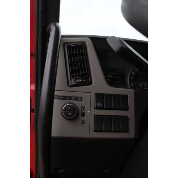 2015 فولفو FM-47040496