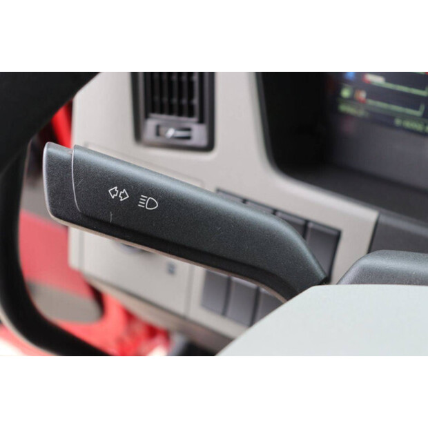 2015 فولفو FM-47040497
