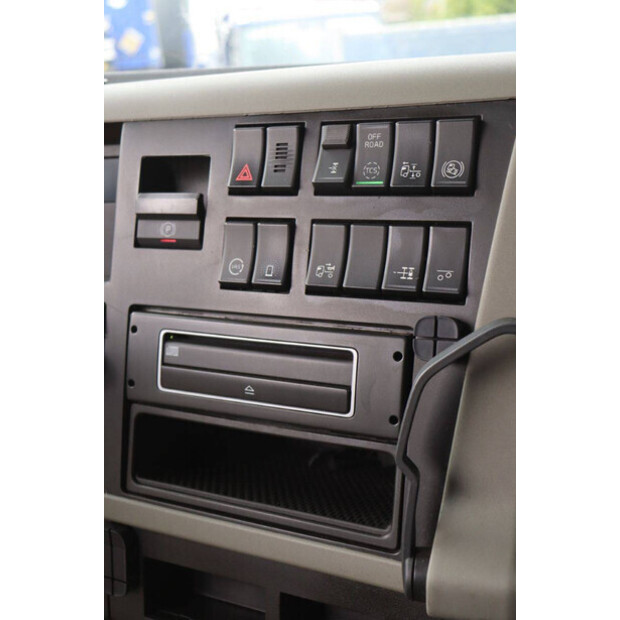 2015 فولفو FM-47040503
