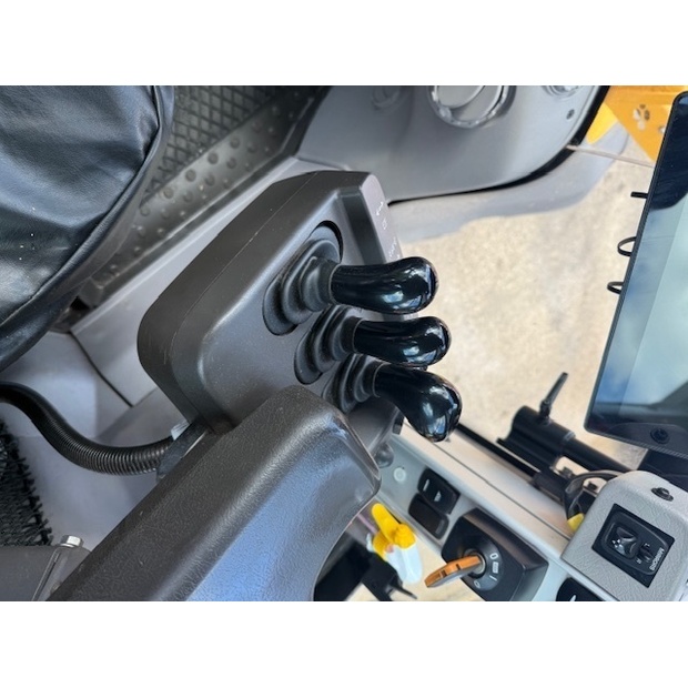 2020 Volvo L120H-47049974