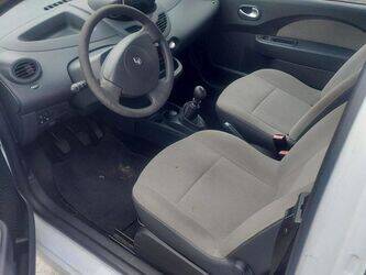 2010-renault-twingo-1451182-47056219