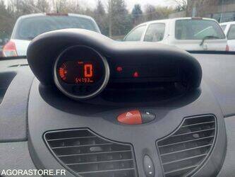 2010-renault-twingo-1451182-47056220