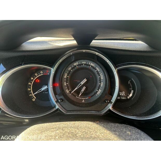 2013 سيتروين DS3-47056312