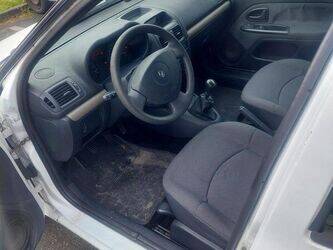 2004-renault-clio-1451197-47056545