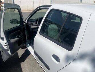 2005-renault-clio-1451210-47056849