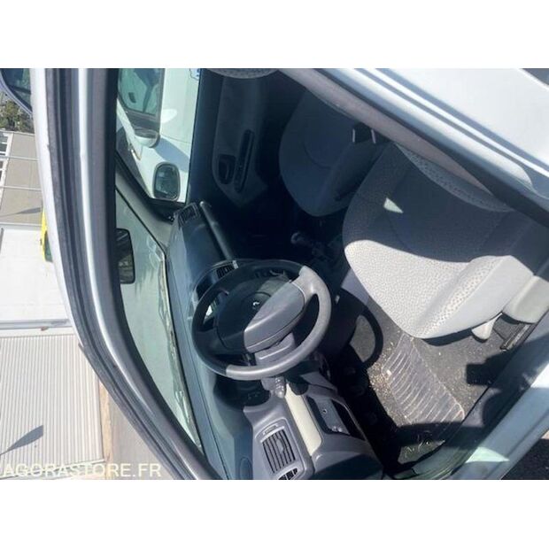 2005 Renault Clio-47056851