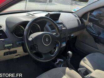 2008-renault-megane-1451211-47056877