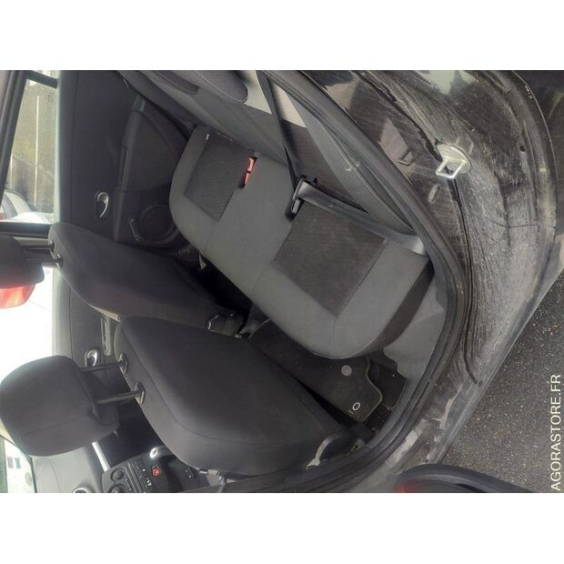 2011 Renault Clio-47056960