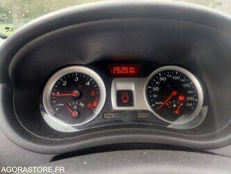 2011-renault-clio-1451216-47056961