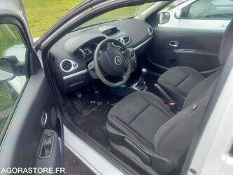 2011-renault-clio-1451219-47057018