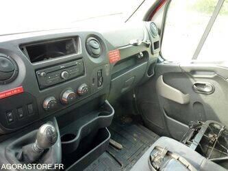 2015-renault-master-1451224-47057165