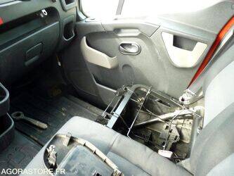 2015-renault-master-1451224-47057181