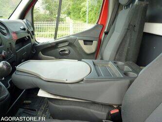 2015-renault-master-1451224-47057185