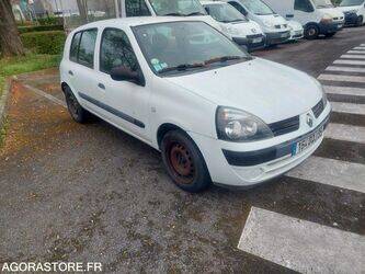 2004-renault-clio-1451227-47057233
