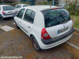2004-renault-clio-1451227-47057235