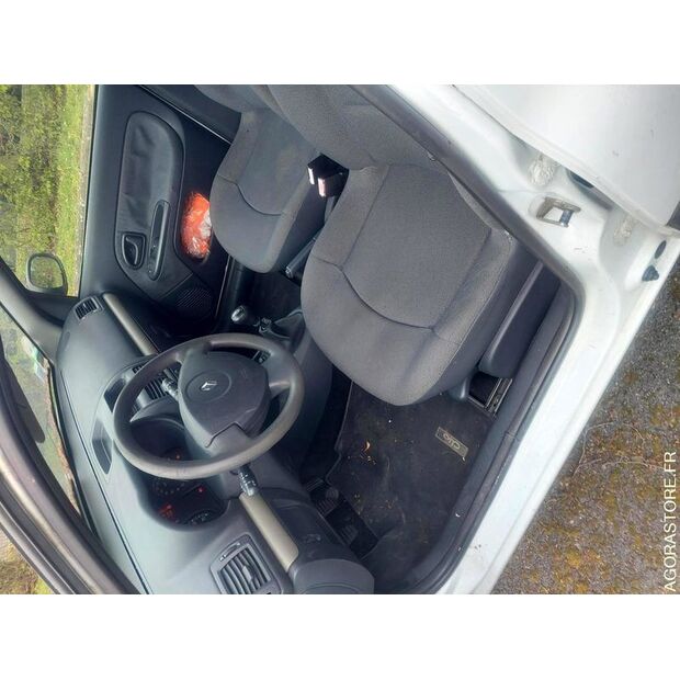 2004 Renault Clio-47057237