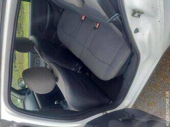 2004-renault-clio-1451227-47057238