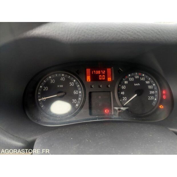 2004 Renault Clio-47057239