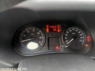 2004-renault-clio-1451227-47057239