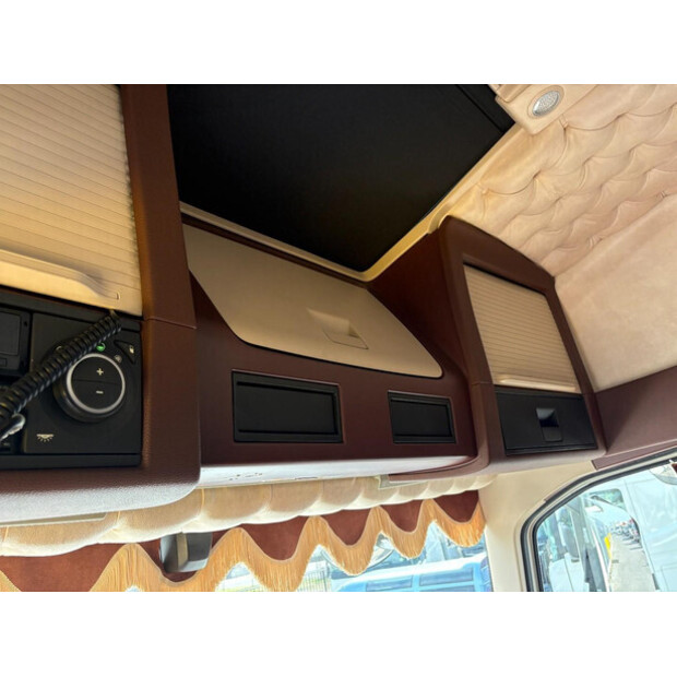 2017 Volvo FH-47058738