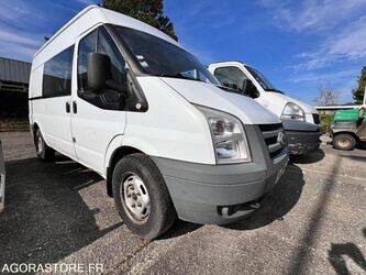 2011-ford-transit-1451278-47072345