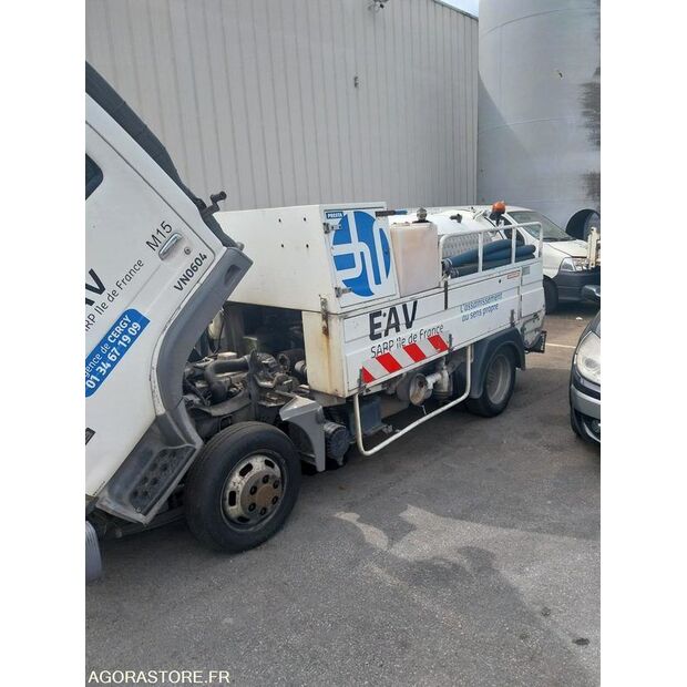 2006 نيسان Cabstar-47072587