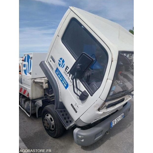 2006 نيسان Cabstar-47072589