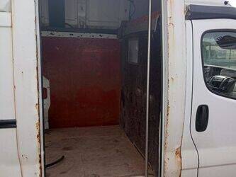 2009-renault-trafic-1451292-47072754