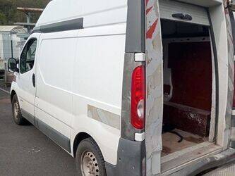 2009-renault-trafic-1451292-47072755