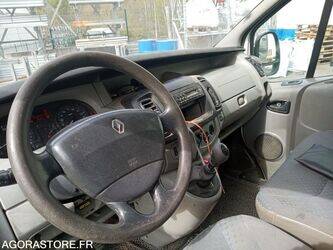 2009-renault-trafic-1451292-47072758
