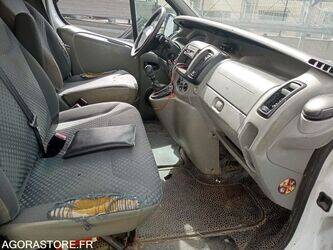 2009-renault-trafic-1451292-47072759