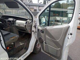 2009-renault-trafic-1451292-47072760
