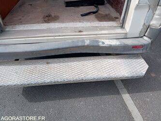 2009-renault-trafic-1451292-47072762