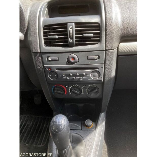 2006 رينو Clio-47072807
