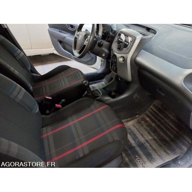 2015 Peugeot 108-47072989